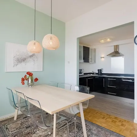Comfortable In With Sea Views Apartment