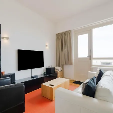 Comfortable In With Sea Views *
